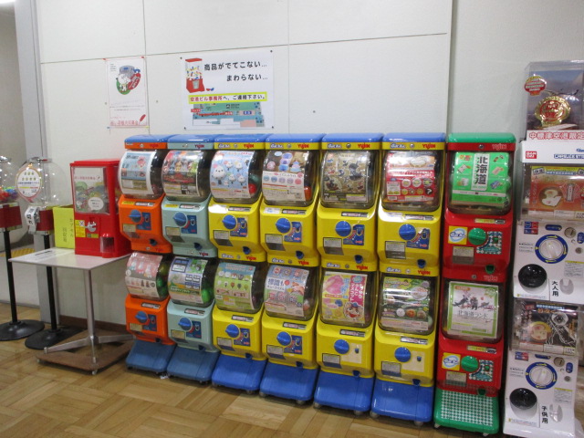 赤い羽根共同募金 中標津オリジナル ピンバッジ | 根室中標津空港